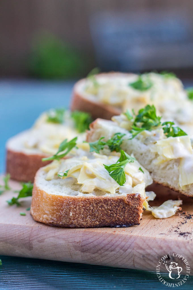 Artichoke Bruschetta | Catz in the Kitchen | catzinthekitchen.com | #artichoke #bruschetta #appetizer #recipe This recipe for artichoke bruschetta is probably our simplest, favorite appetizer! It goes well with pasta dishes and outdoor meals, and is ready in 15 min!