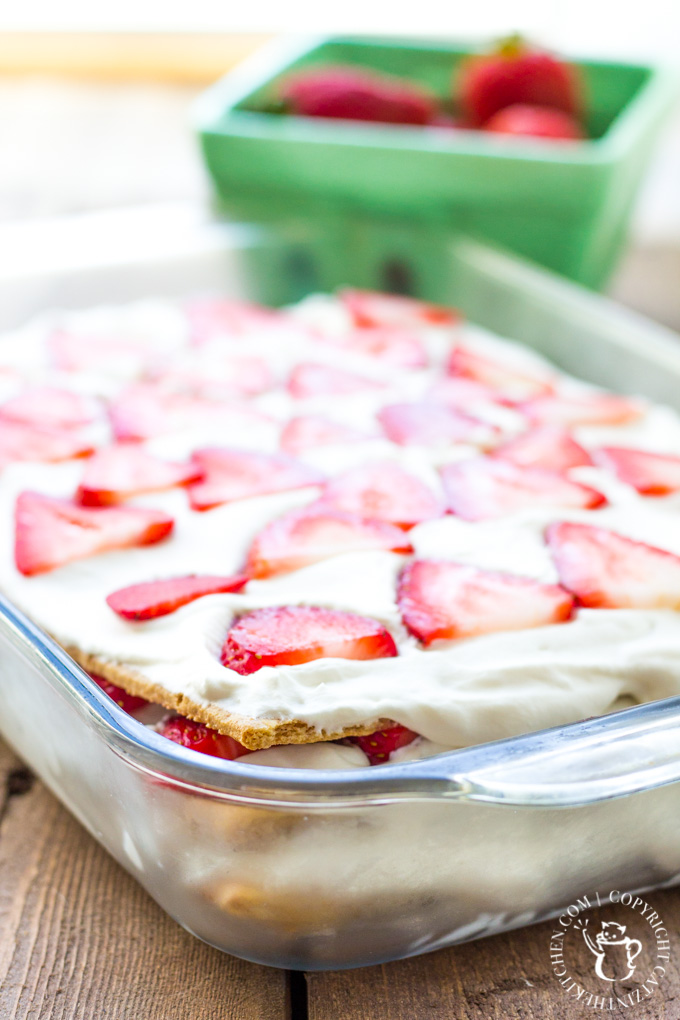 Need to whip up a fresh, yummy summer dessert in a hurry? This strawberry icebox cake is tasty, creamy, pretty, and ready in 20 minutes!
