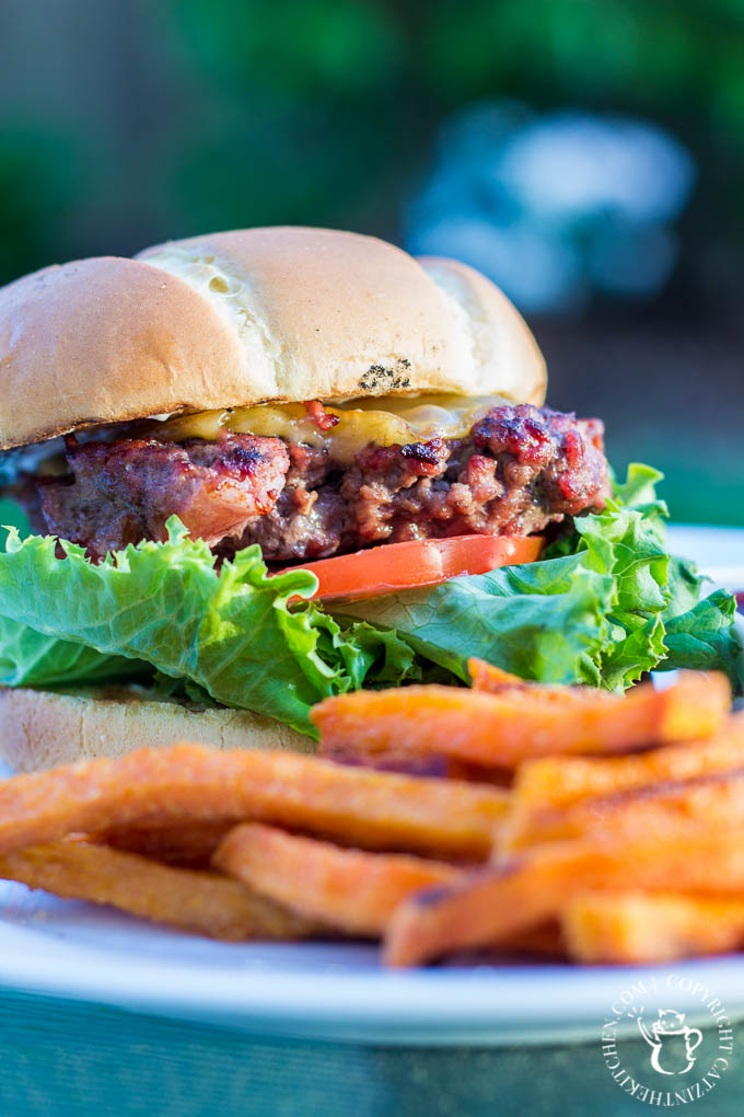 Bacon Gouda Burgers | Catz in the Kitchen | catzinthekitchen.com | #recipe #burgers #gouda #grilling