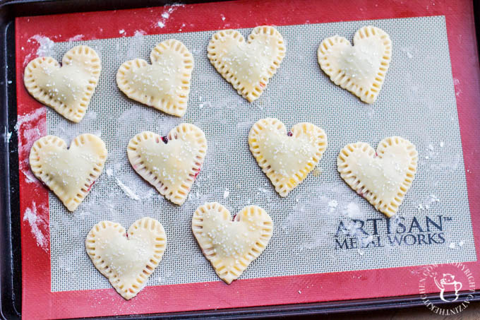 Mini Blackberry Lime Empanadas | Catz in the Kitchen | catzinthekitchen.com | #berries #jam #oregon #desserts #empanadas