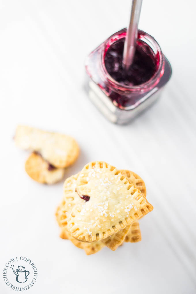 Mini Blackberry Lime Empanadas | Catz in the Kitchen | catzinthekitchen.com | #berries #jam #oregon #desserts #empanadas