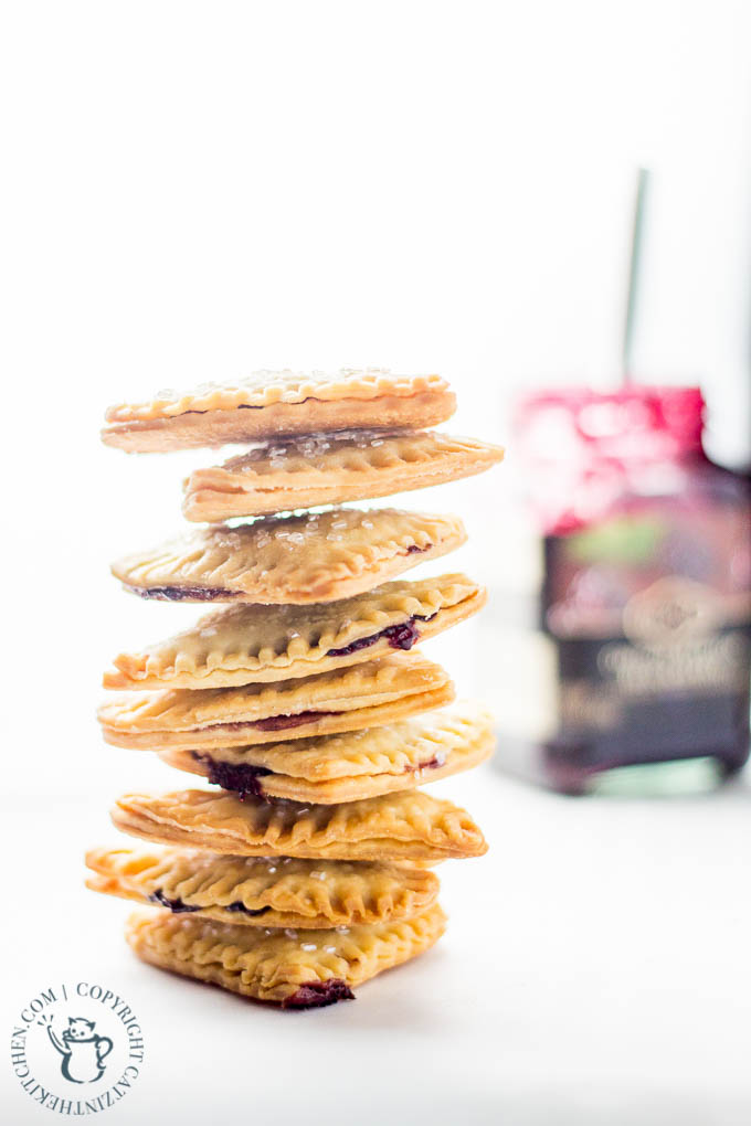 Mini Blackberry Lime Empanadas | Catz in the Kitchen | catzinthekitchen.com | #berries #jam #oregon #desserts #empanadas