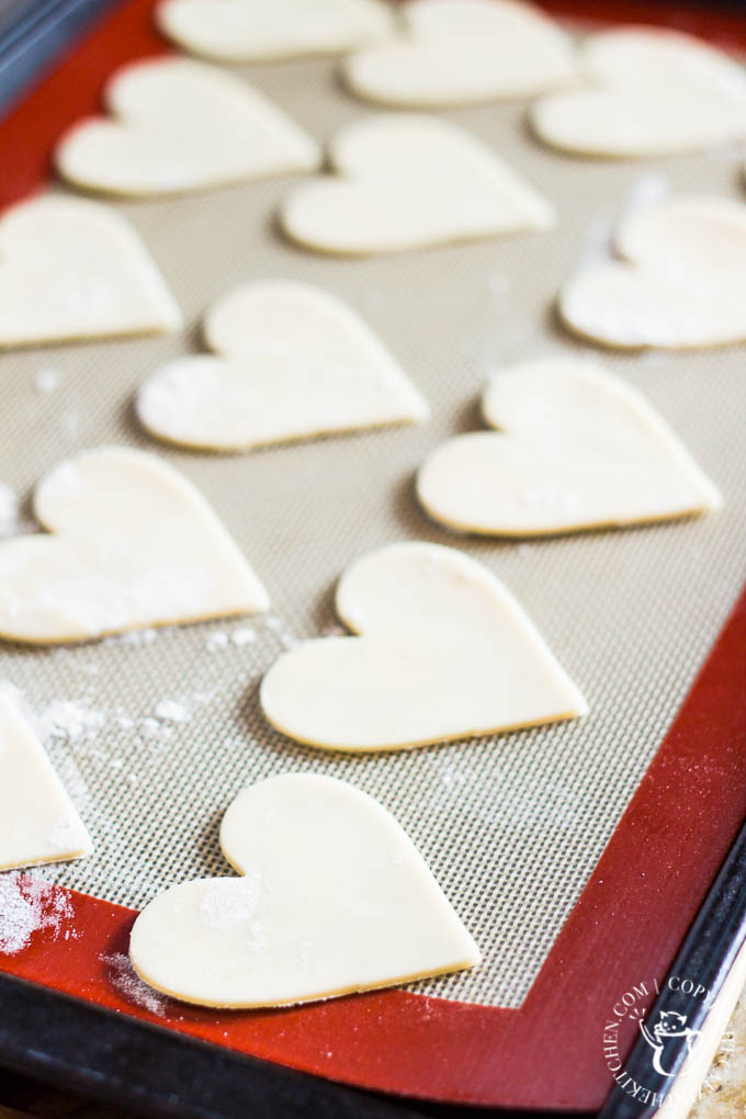 Mini Blackberry Lime Empanadas | Catz in the Kitchen | catzinthekitchen.com | #berries #jam #oregon #desserts #empanadas