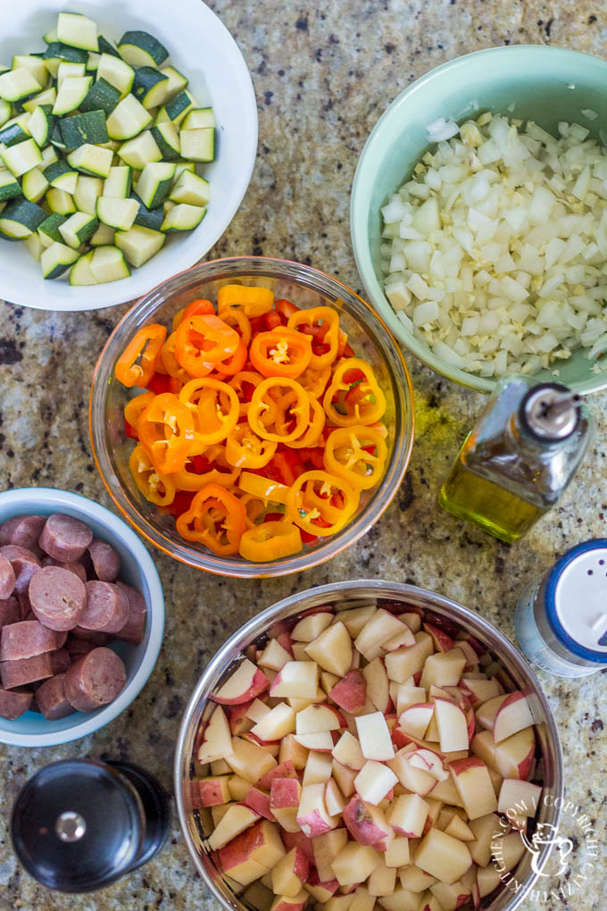 Looking for a quick and easy meal you don't have to babysit on the grill? These Grilled Chicken Sausage Foil Packets are tasty, fun, and flexible!