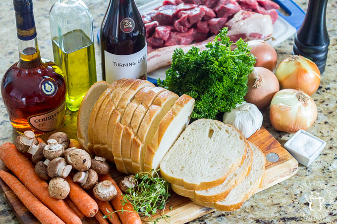 It's classic, it's traditional, it's French, & it's absolutely spectacular. Whether you love it or have never tried it, you must make this bœuf bourguignon!