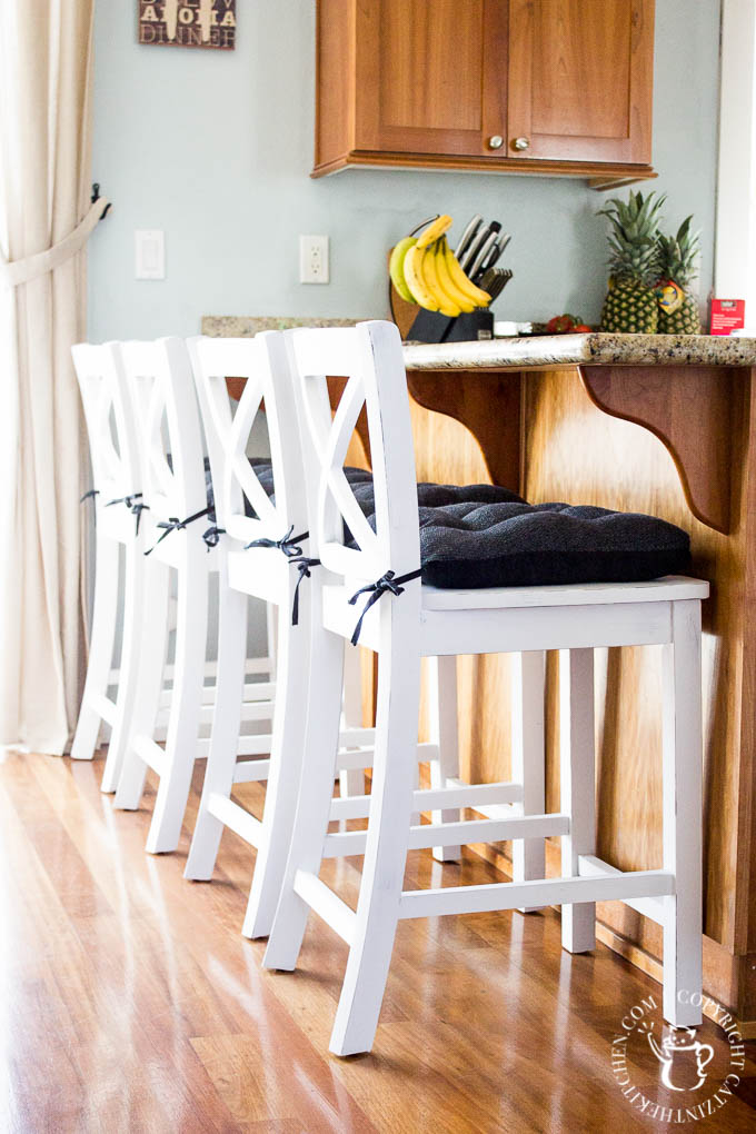 A simple project that looks simultaneously rustic & refined upon completion, this DIY Farmhouse Round Table is the perfect way to open up your dining space!