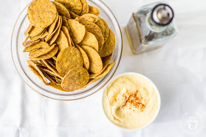 The simplest of all beginner's recipes - cheap, made in a single dish, and ready in five minutes! To top it off, this easy homemade hummus is delicious!