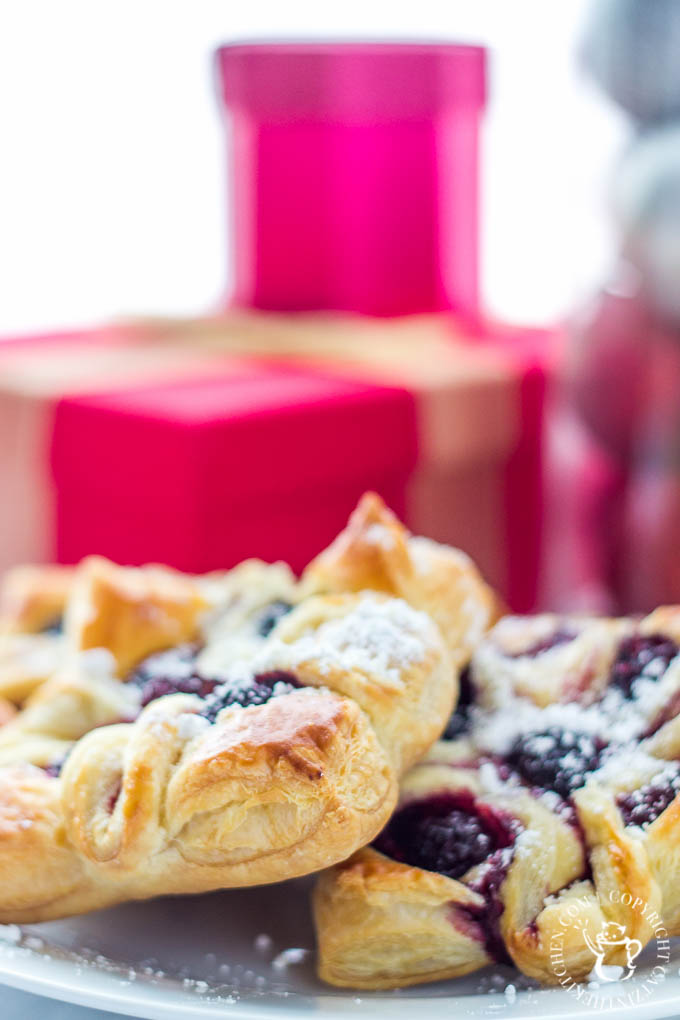 Delightful Oregon marionberries, flaky puff pastry, indulgent cream cheese filling, & so simple! You can & MUST make yourself an easy marionberry Danish!