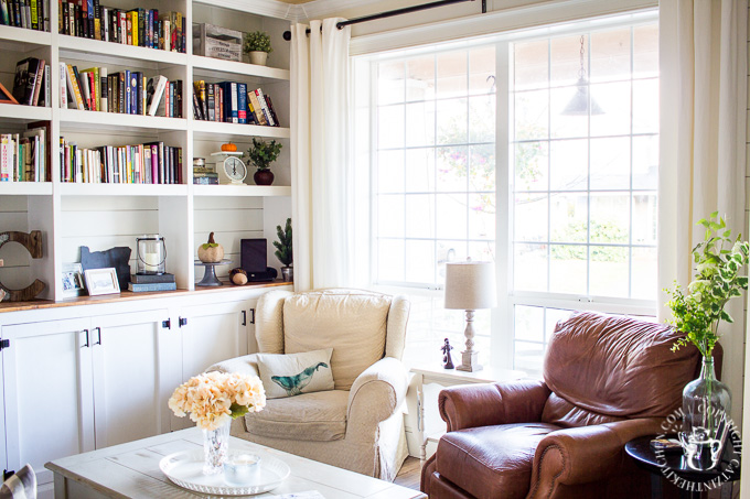 DIY built-in bookshelf 