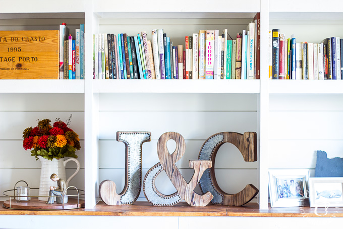 bookshelf decor