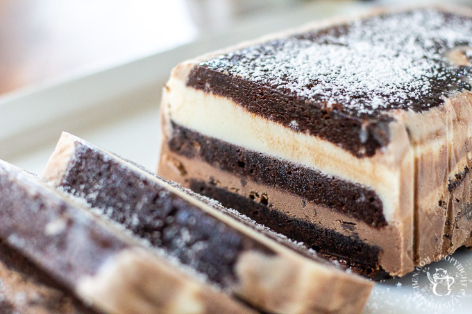 Ice cream cake is usually a store-bought extravagance, but with this simple, elegant recipe for brownie ice cream cake, you can make it yourself!