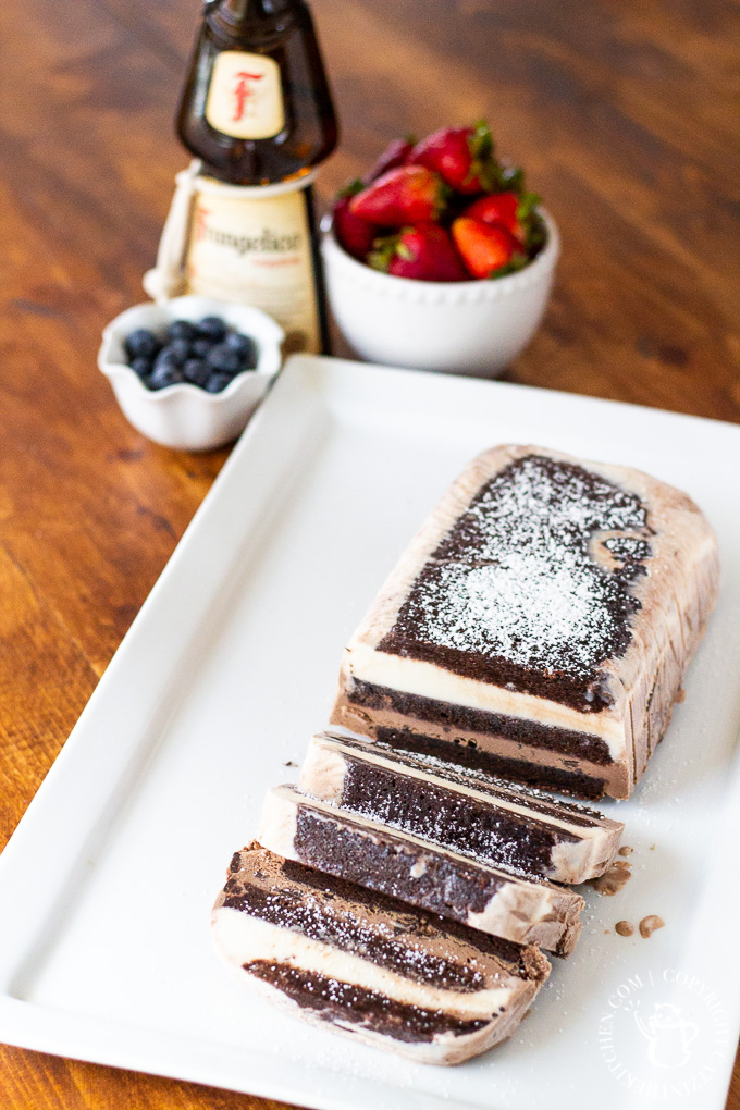 Ice cream cake is usually a store-bought extravagance, but with this simple, elegant recipe for brownie ice cream cake, you can make it yourself!